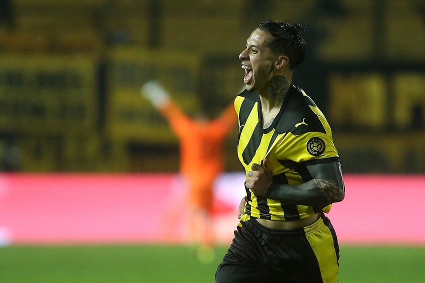 Jesus Trindade mediocampista de Peñarol